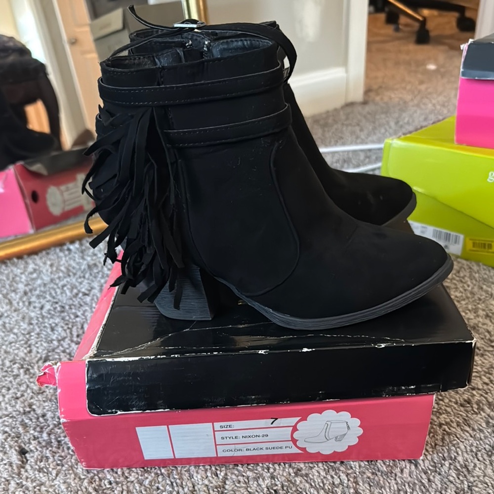 Chic Black Ankle Boots with Fringe